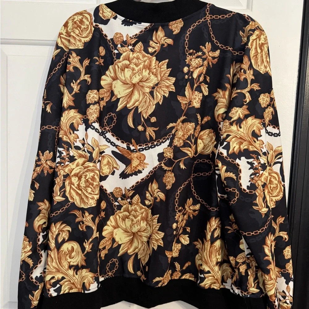 ✅Versace-style print plus size bomber jacket - Picture 4 of 12